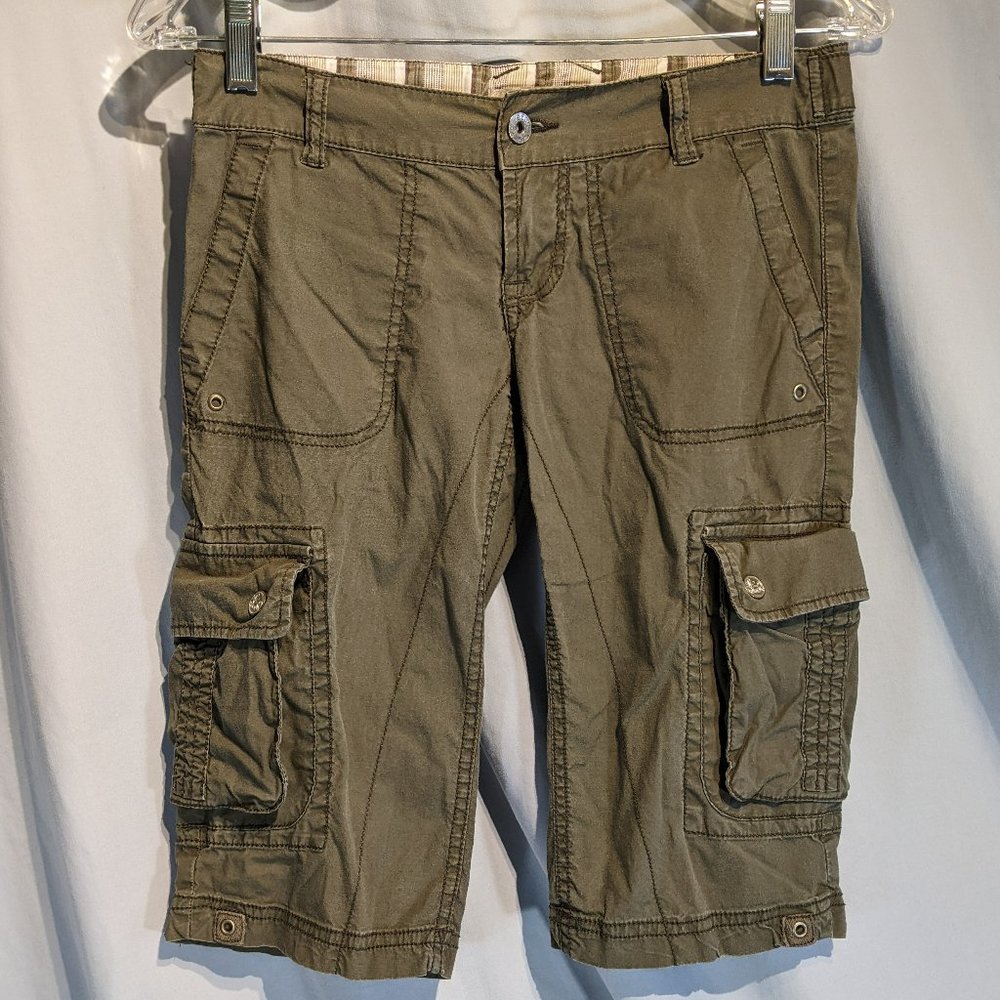 Refuge Army Green Capri pants, Size 1! EUC!